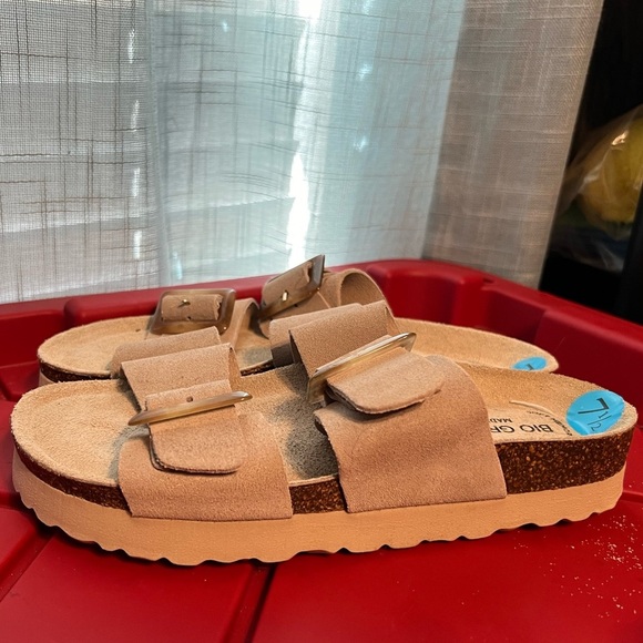 Brand new sandals - Picture 5 of 5